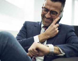 мужчина с телефоном