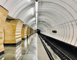 В метро