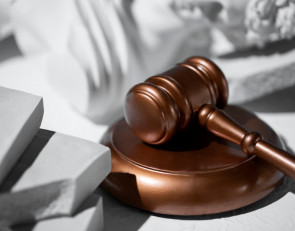 правосудие молоток судьи