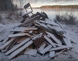 свалка на берегу