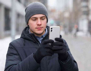 мужчина с телефоном