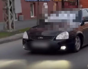 наклейка на машине