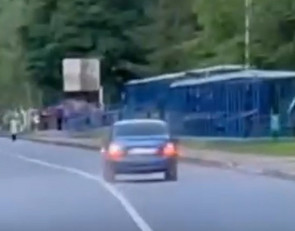 Автомобиль на набережной