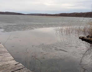 озеро_весна_небо_пасмурно