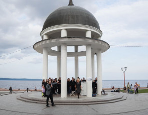 Открытое пианино в ротонде