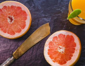 Помело на тарелке