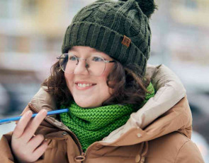 ребенок с телефоном