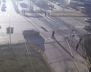самокатчик против потока