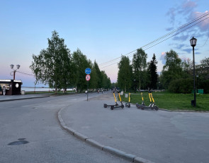 Самокаты на набережной