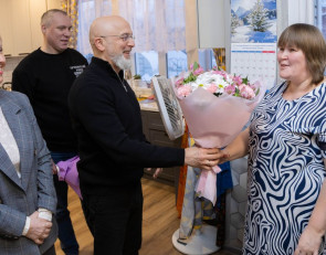 Шандалович поздравляет многодетную семью Филипповых