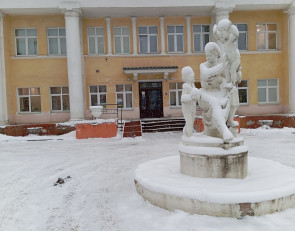 скульптура у роддома