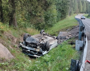 Перевернувшийся автомобиль