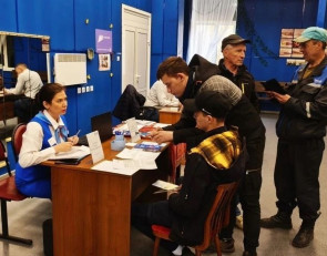 сотрудники кадрового центра и Финансбюро