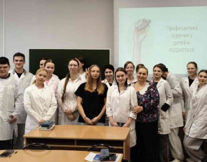 студенты медколледжа