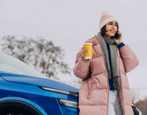 девушка у машины