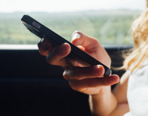 Телефон в руках