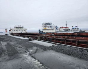 севший на мель сухогрух