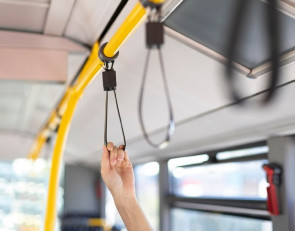 В троллейбусе