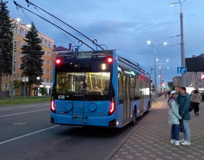 Троллейбус в городе