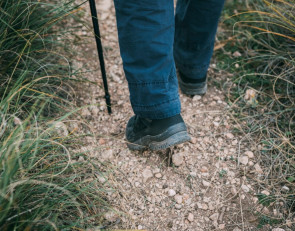 человек гуляет