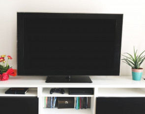 Телевизор на столе