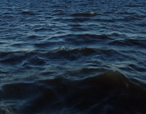 волны на озере