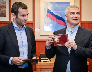 вручение награды Тиграну Саакяну