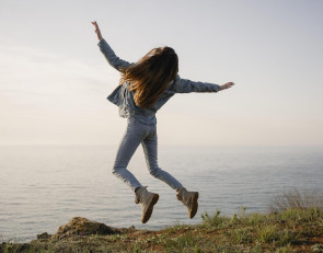 счатье_девушка_берег