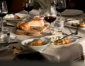 накрытый стол