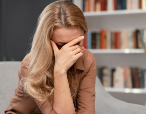 расстроенная женщина