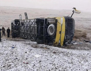 Перевернувшийся автобус