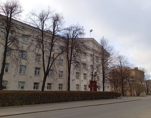 здание парламента