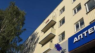 Дом, из которого бросают водяные бомбочки