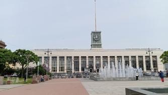 здание Финляндского вокзала в Петербуге