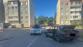 две разбитые после дтп машины 