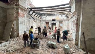 Работы на восстановлении  храма