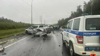 место ДТП, разбитый пикап, полиция