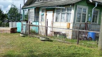 на территории возле дома ветерана выкосили траву