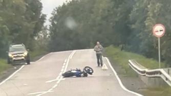 перевернувшийся мопед