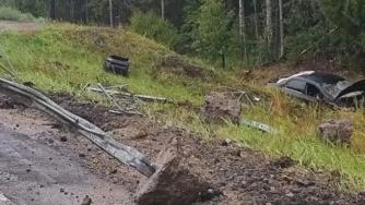 автомобиль в кювете