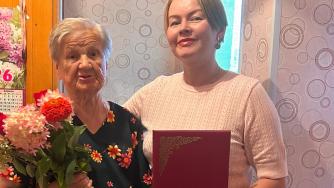 Таисия Григорьевна Родькина принимает поздравления