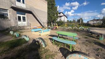 Шины на детской площадке