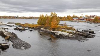Река Выг в Беломорске осенью