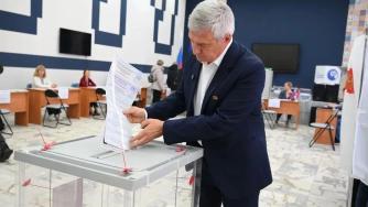 Парфенчиков голосует