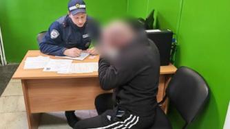 инспектор гаи беседует с нарушителем