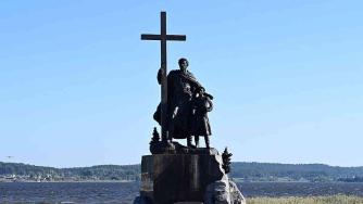 памятник крещению карелов