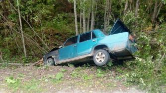 Автомобиль в кювете после ДТП