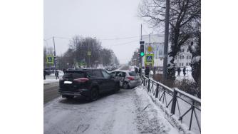 столкнувшиеся авто