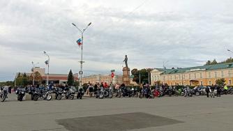 Байкеры на площади Кирова