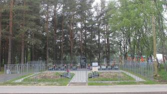 Братская могила в Деревянном